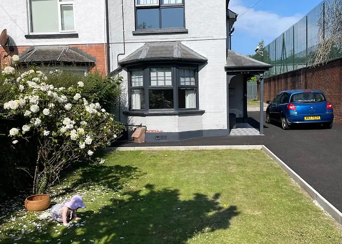 Cheerful 2 Bed House On Causeway Coastal Route With Parking