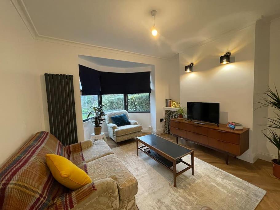Holiday home Cheerful 2 Bed House On Causeway Coastal Route With Parking