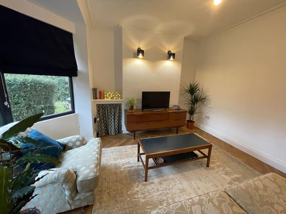 Cheerful 2 Bed House On Causeway Coastal Route With Parking Whiteabbey