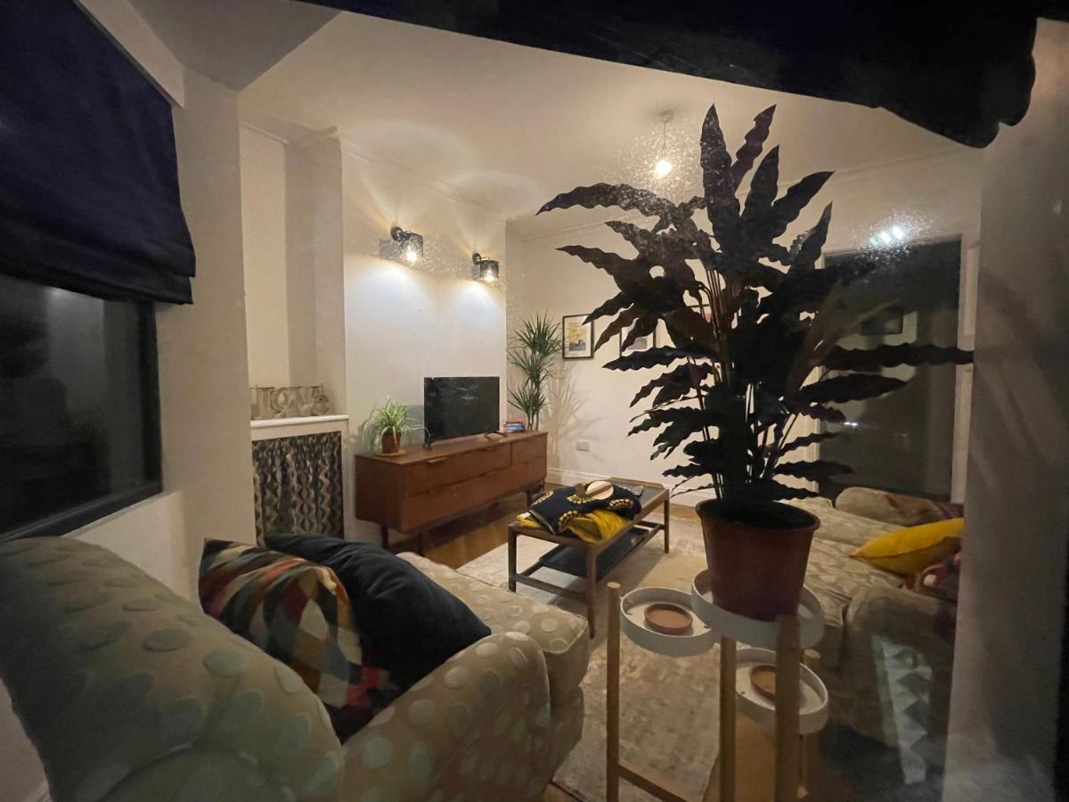 Cheerful 2 Bed House On Causeway Coastal Route With Parking Casa vacanze Whiteabbey